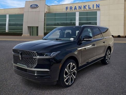 New 2026 Lincoln Navigator L Reserve AWD/4WD image 3