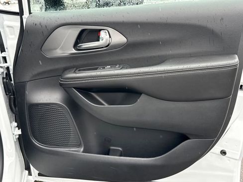 New 2026 Chrysler Pacifica Select image 25
