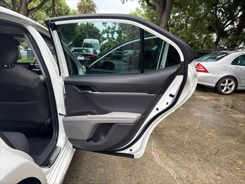 Used 2022 Toyota Camry LE FWD image 18