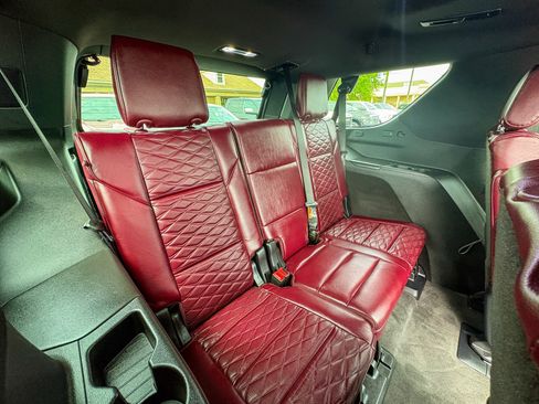 Used 2025 Cadillac Escalade Premium Luxury AWD/4WD image 34