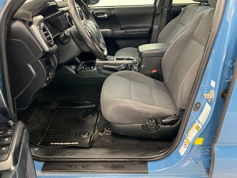 Used 2019 Toyota Tacoma TRD Off-Road w/ Technology Package AWD/4WD image 17