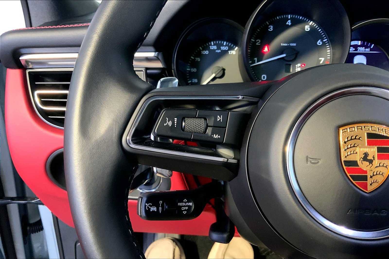 Certified 2023 Porsche Macan AWD/4WD image 27
