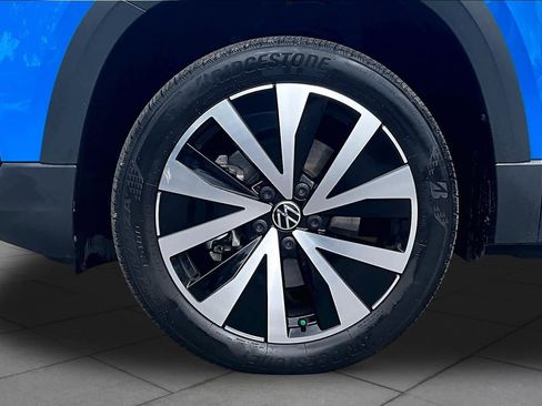 Used 2022 Volkswagen Taos SE FWD image 11
