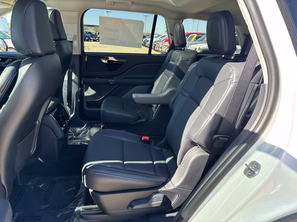 New 2027 Lincoln Aviator AWD image 22