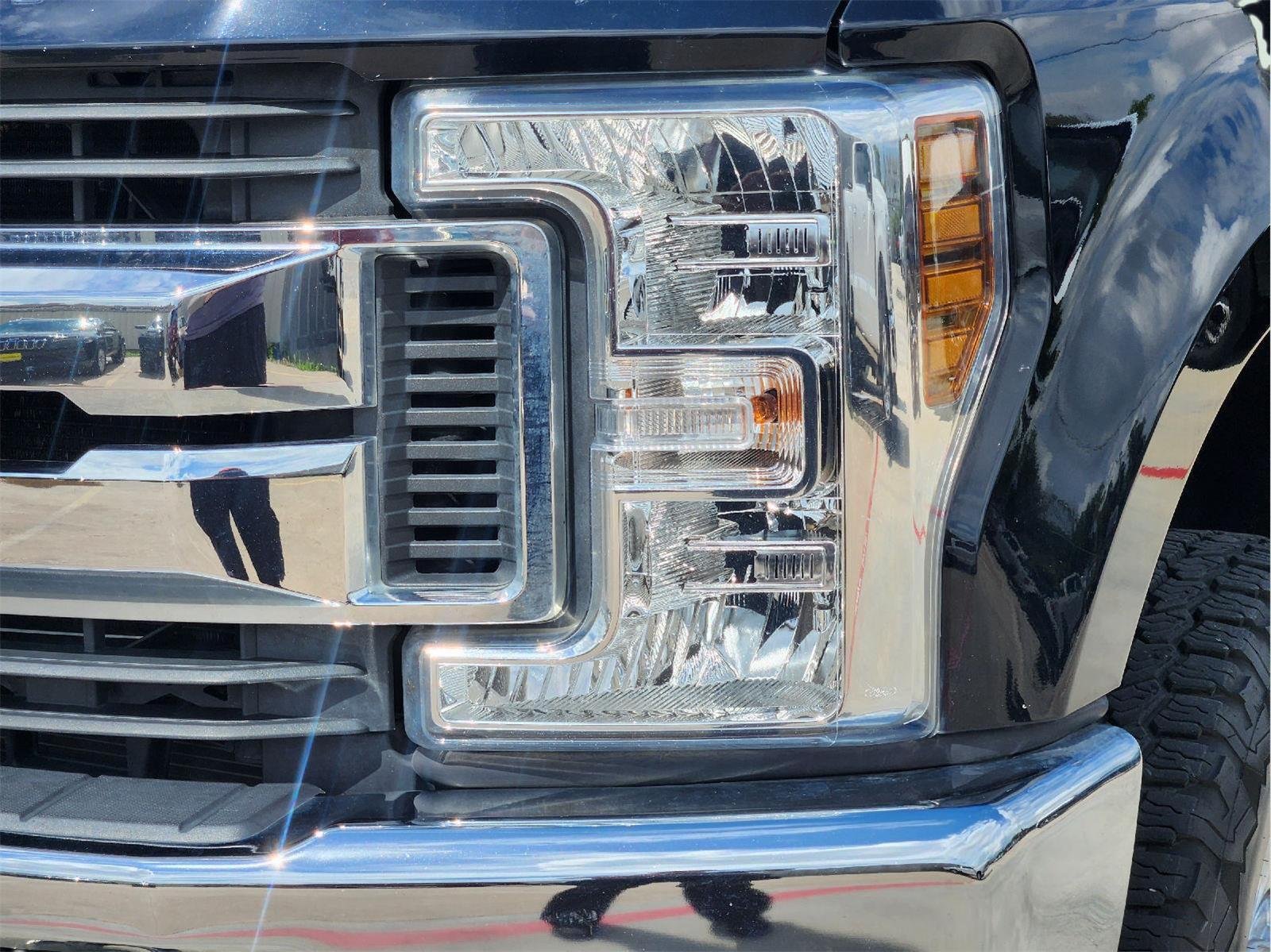 Used 2018 Ford F250 XLT w/ FX4 Off-Road Package AWD/4WD image 8