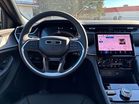 New 2025 Jeep Grand Cherokee Limited w/ Luxury Tech Group II image 11