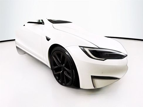 Used 2022 Tesla Model S Plaid image 16