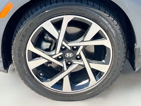 Used 2023 Hyundai Kona Limited AWD/4WD image 32