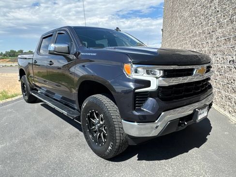Used 2023 Chevrolet Silverado 1500 LT AWD/4WD image 4