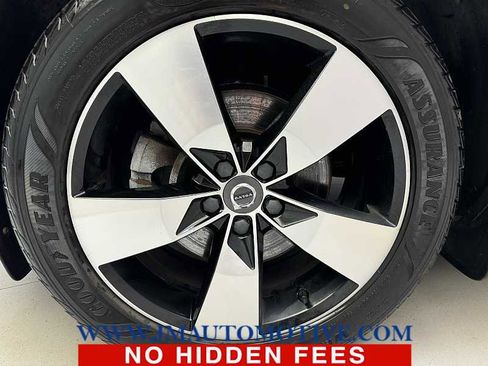 Used 2019 Volvo XC40 T5 Momentum image 9