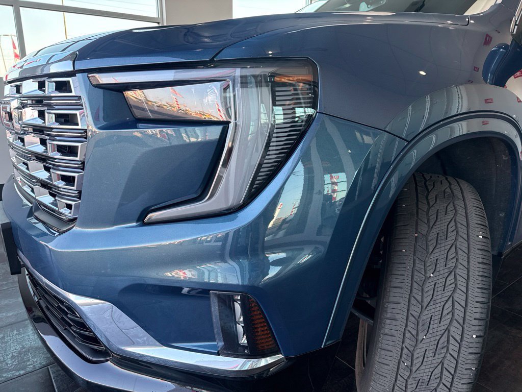 Used 2024 GMC Acadia Denali FWD image 3