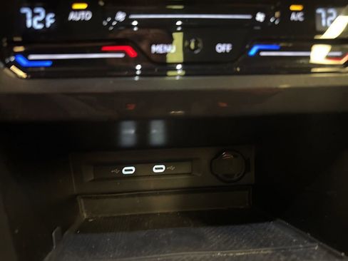 Used 2023 Volkswagen Tiguan SE R-Line image 27