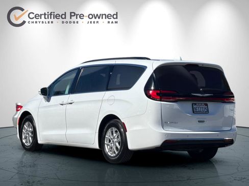 Used 2022 Chrysler Pacifica Touring-L FWD image 6