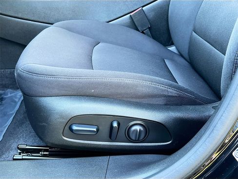 Used 2023 Chevrolet Malibu LT image 18