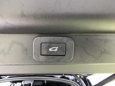 Used 2024 Land Rover Range Rover Long Wheelbase SE AWD/4WD image 38