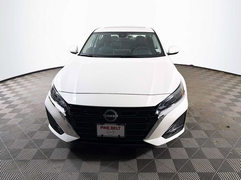 Used 2025 Nissan Altima 2.5 SV w/ SV Special Edition Package FWD image 2