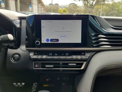 Used 2025 Toyota Camry SE image 19