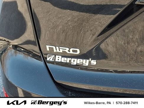 Certified 2025 Kia Niro LX image 32