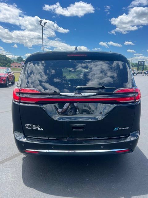 Used 2022 Chrysler Pacifica Touring-L w/ Uconnect Theater Family Group FWD image 6