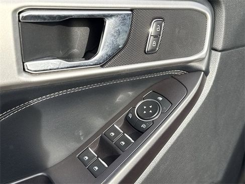 Used 2020 Ford Explorer XLT w/ Equipment Group 202A image 18