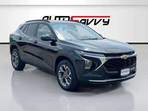 Used 2024 Chevrolet Trax LT w/ Driver Confidence Package FWD image 1