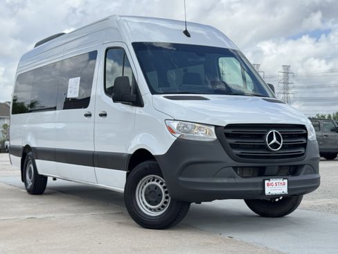 Used 2025 Mercedes-Benz Sprinter 2500 image 2