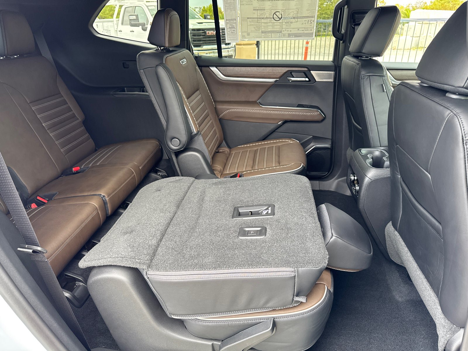 Used 2026 GMC Acadia Denali Ultimate w/ LPO, Floor Liner Package AWD/4WD image 20