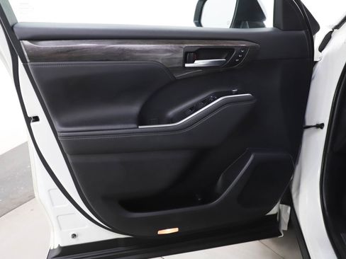 Used 2020 Toyota Highlander Platinum image 20