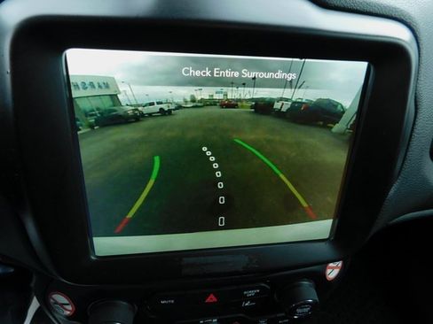 Used 2023 Jeep Renegade Latitude w/ Premium Group image 31