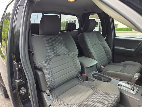 Used 2010 Nissan Frontier SE w/ SE Value Truck Pkg RWD image 30