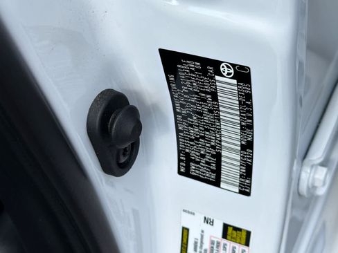Used 2022 Toyota Corolla SE w/ SE Premium Package FWD image 31