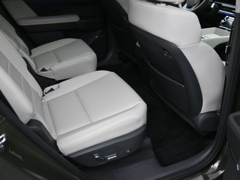 Used 2024 Hyundai Santa Fe Calligraphy FWD image 10