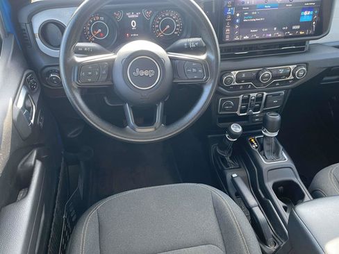 Certified 2024 Jeep Gladiator Sport AWD/4WD image 13