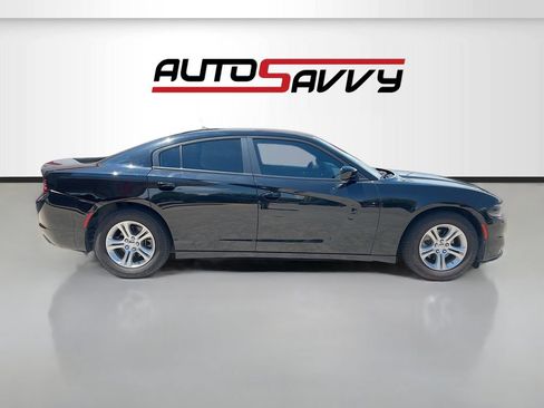 Used 2022 Dodge Charger SXT w/ Leather Interior Group RWD image 8