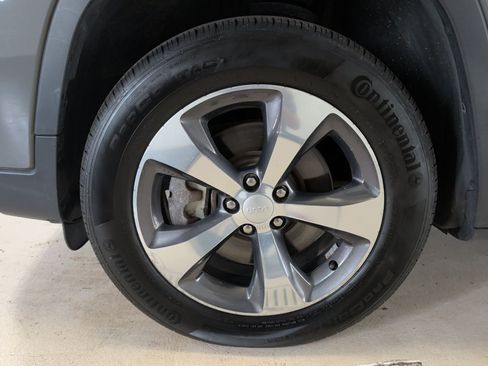 Used 2019 Jeep Cherokee Limited AWD/4WD image 13