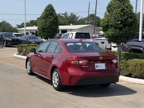 Certified 2025 Toyota Corolla LE FWD image 5