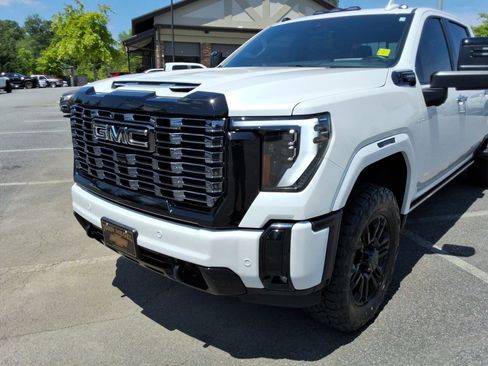 Used 2025 GMC Sierra 2500 Denali Ultimate AWD/4WD image 9