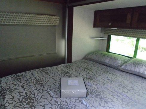 Used 2019 Chevrolet Express 4500 w/ RV Package image 47