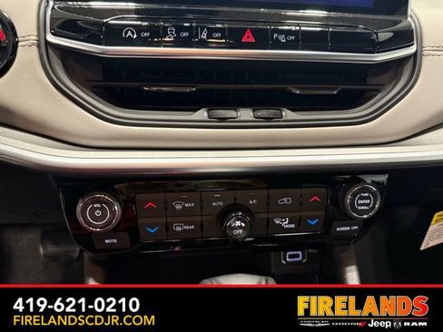 New 2025 Jeep Compass Limited w/ Sun & Sound Group AWD/4WD image 10