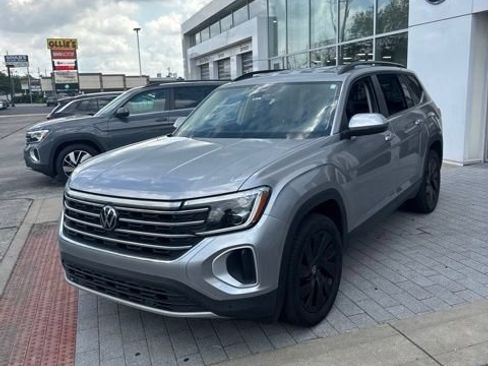Used 2024 Volkswagen Atlas SE w/ Black Wheel Package AWD/4WD image 12