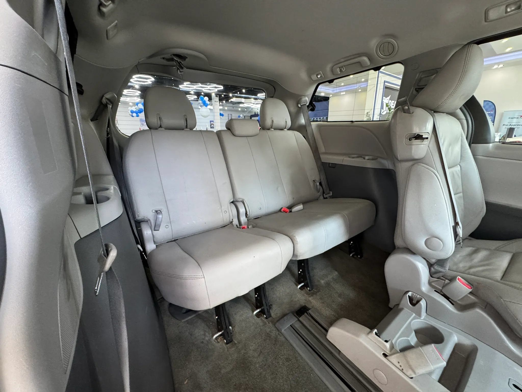 Used 2016 Toyota Sienna XLE FWD image 27