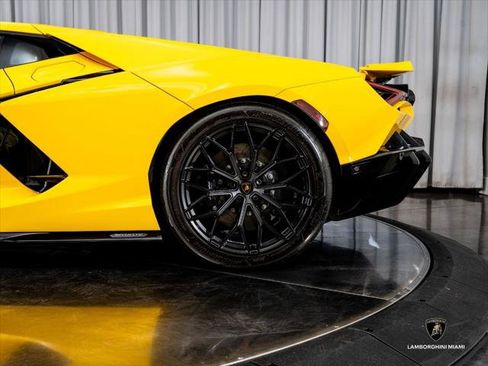 Used 2024 Lamborghini Revuelto AWD/4WD image 12