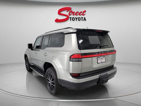 Used 2025 Lexus GX 550 w/ Cold Area Package AWD/4WD image 2