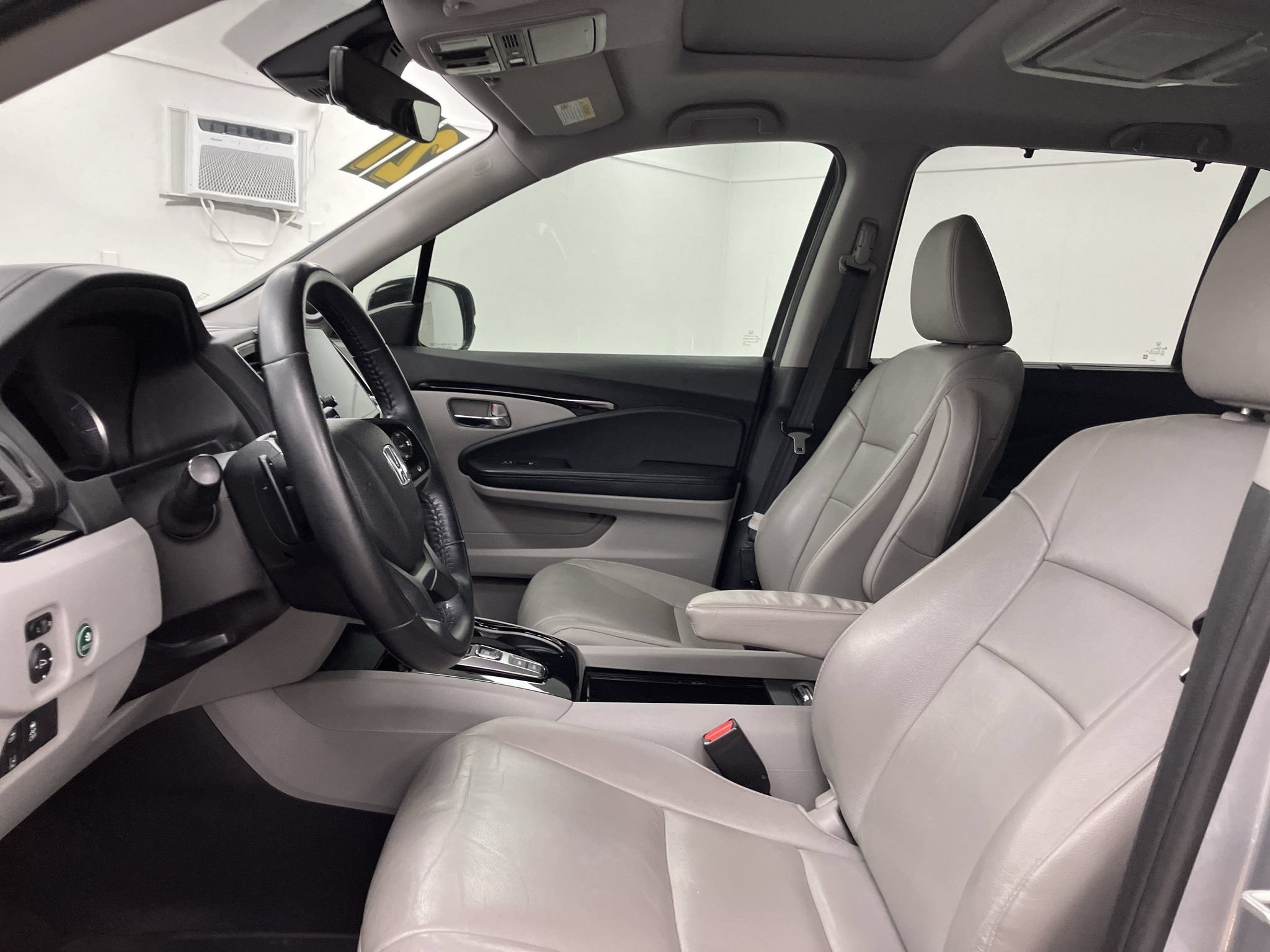 Used 2021 Honda Pilot Touring image 9