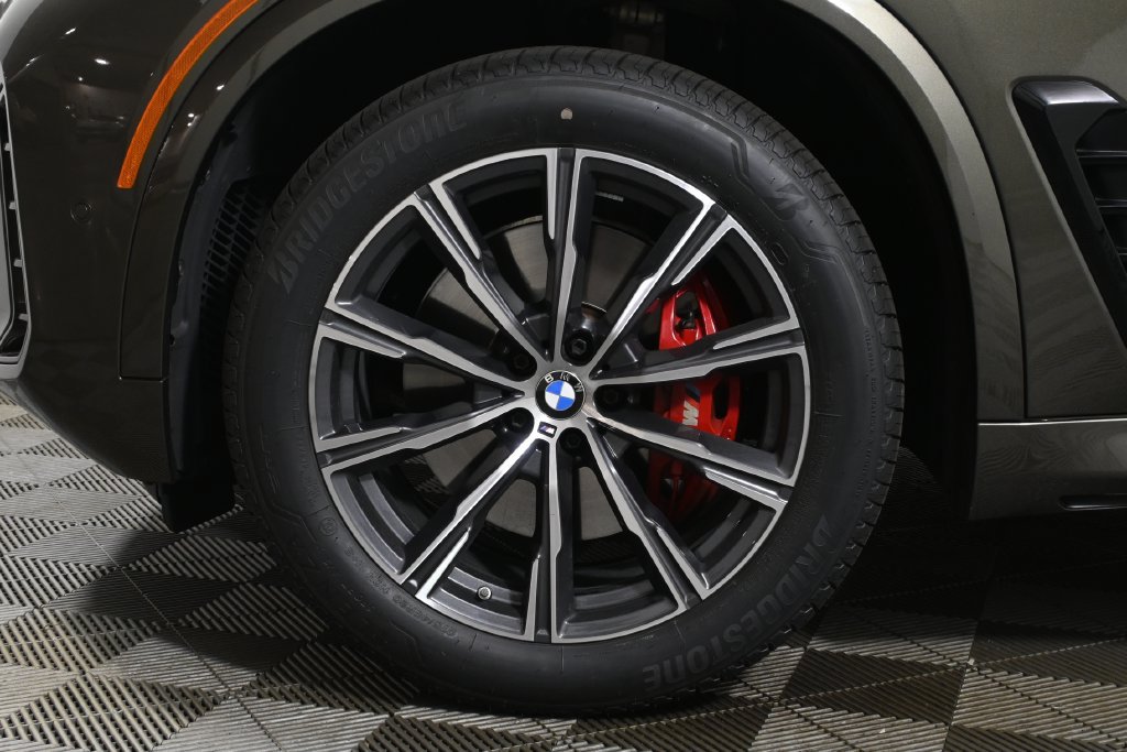 Certified 2025 BMW X5 xDrive40i w/ M Sport Package AWD/4WD image 12