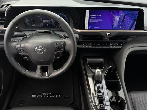 Used 2025 Toyota Crown Signia w/ Advanced Technology Package AWD/4WD image 13