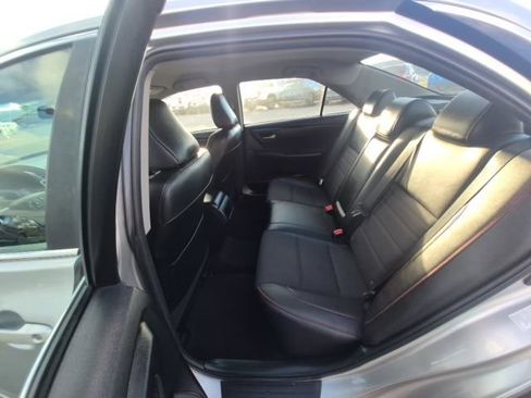 Used 2017 Toyota Camry SE image 11