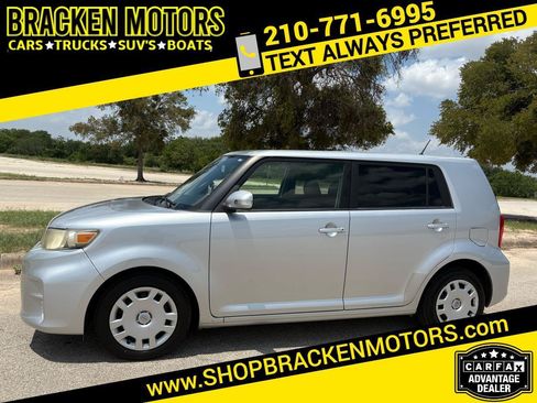 Used 2013 Scion xB FWD image 1