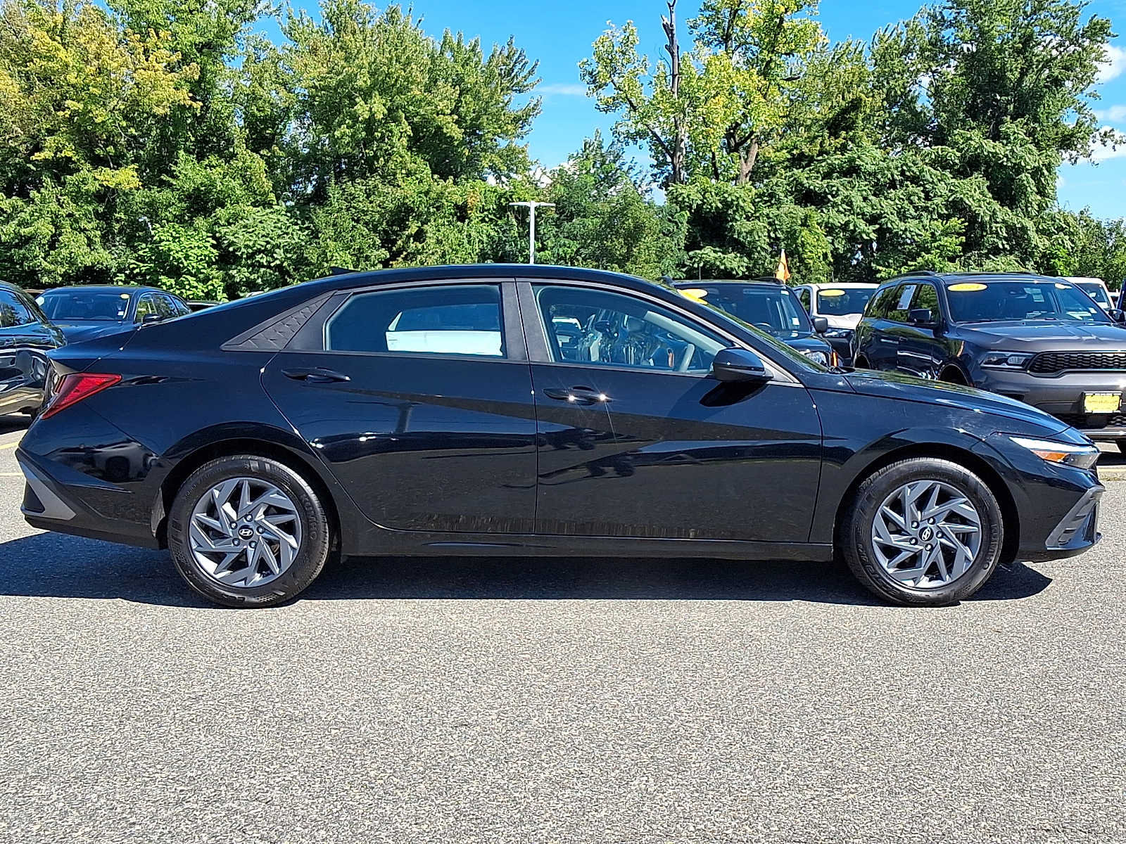 Used 2024 Hyundai Elantra SEL FWD image 7