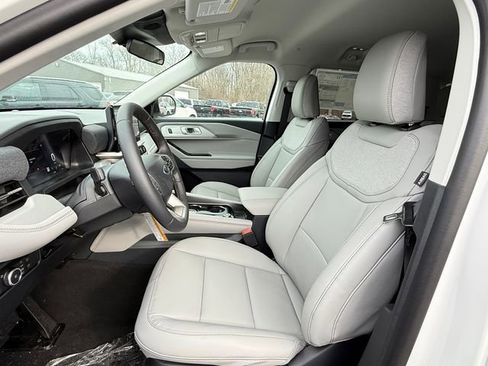 New 2026 Ford Explorer Active w/ Active Comfort Package image 11